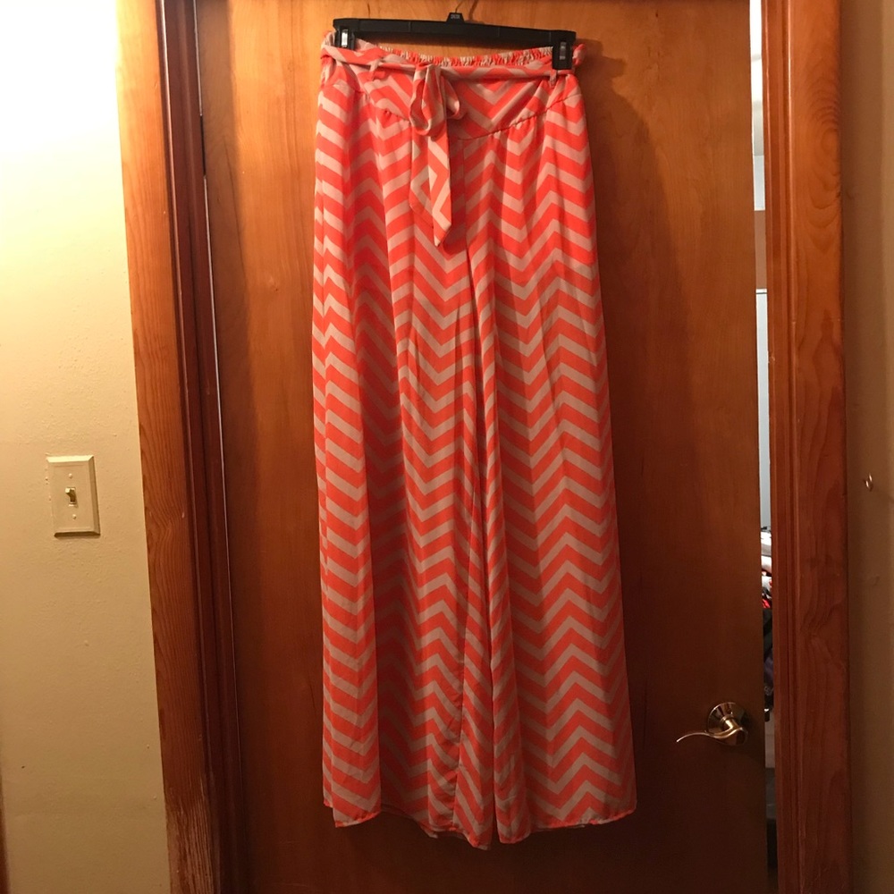 XL heart and soul coral and cream flare chevron